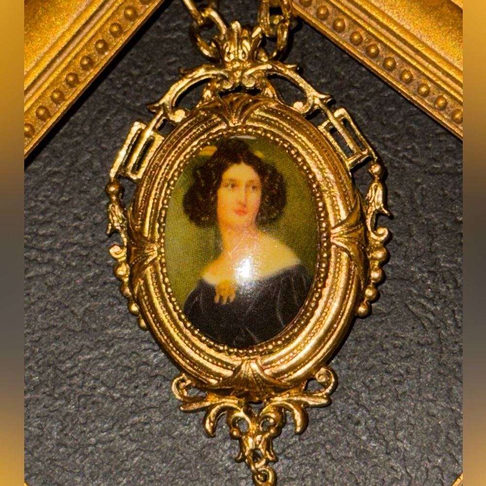 Vintage ART Cameo Pendant/Brooch Necklace - Picture 8 of 15